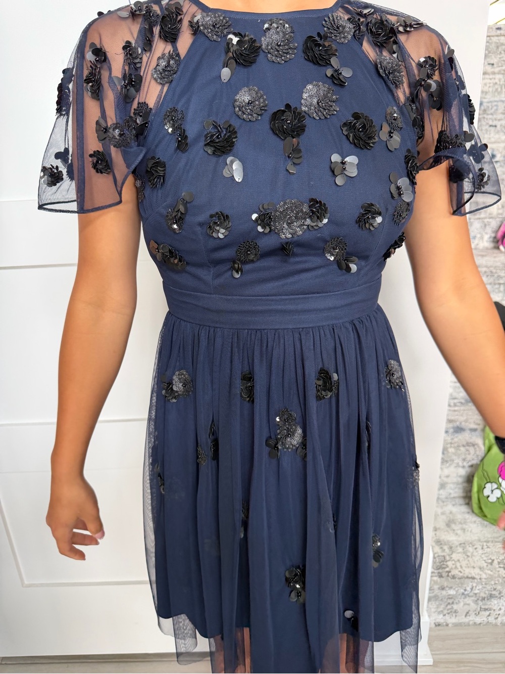 Women’s Size 0 Gianni Bini Navy Sequin Flower Tulle Dress Open Back Zip, Button